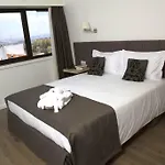 波尔图盖亚黑郁金香酒店 4*
